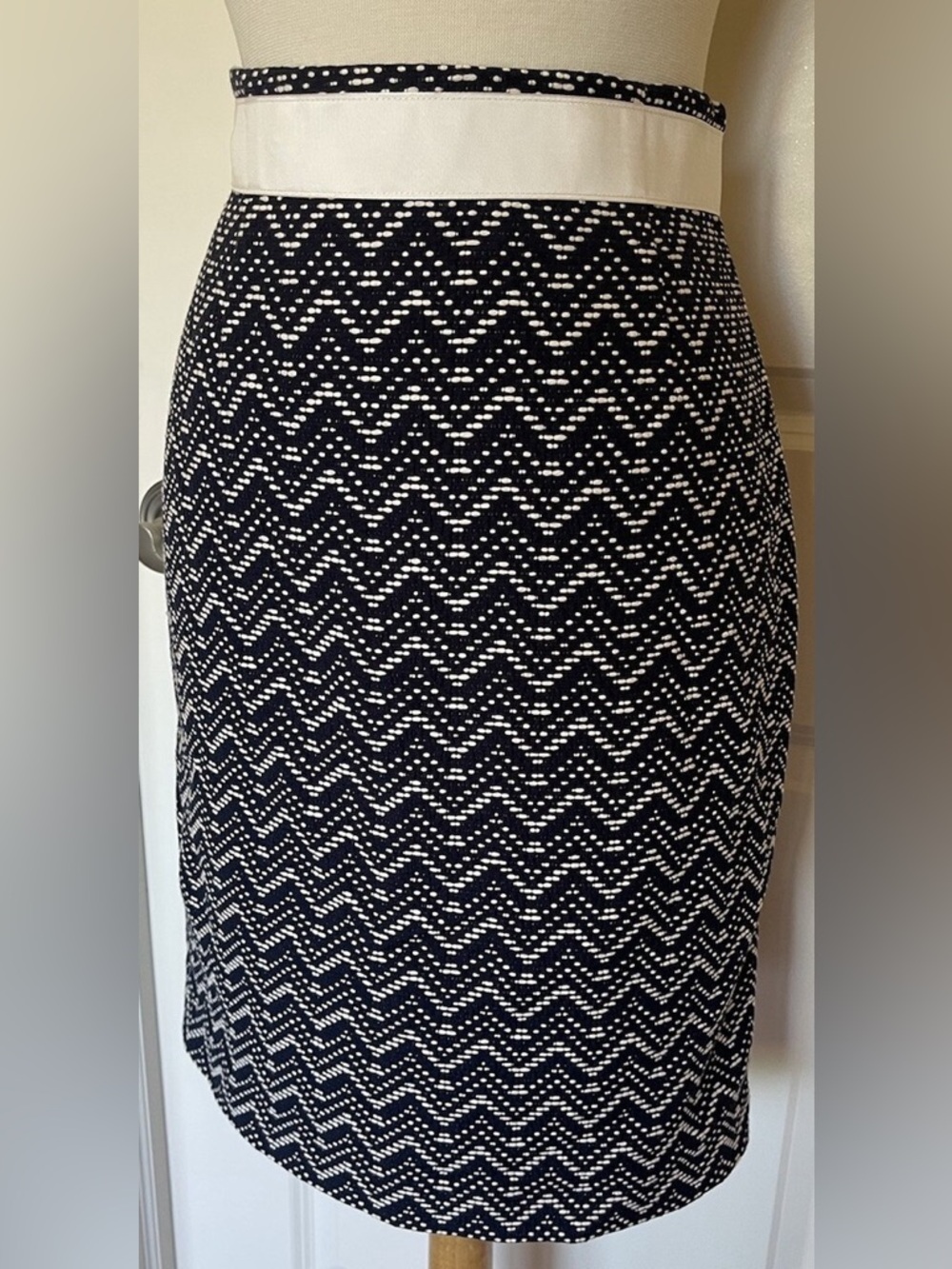 346 Brooks Brothers Navy Chevron Knit A-Line Skirt with White Waistband